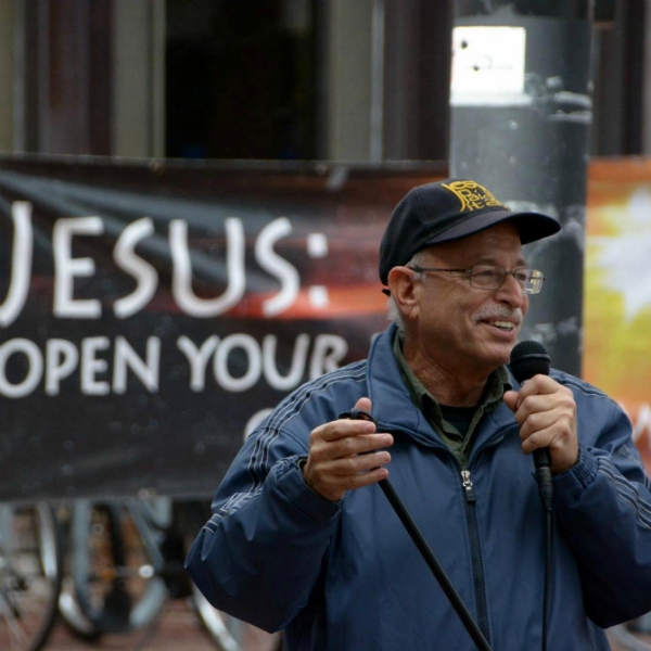 LARRY PREACHES IN DOWNTOWN BERKELEY.